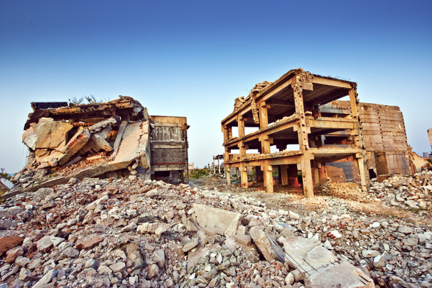 Épületek romjai földrengés után - Fotó, kép