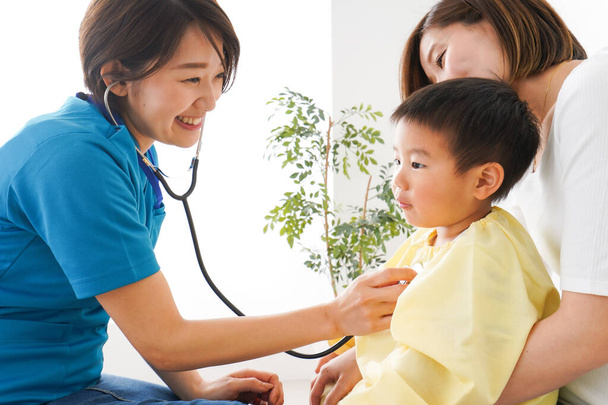 Gyermekgyógyászati klinika az orvosi vizsgálat gyermekeinek - Fotó, kép