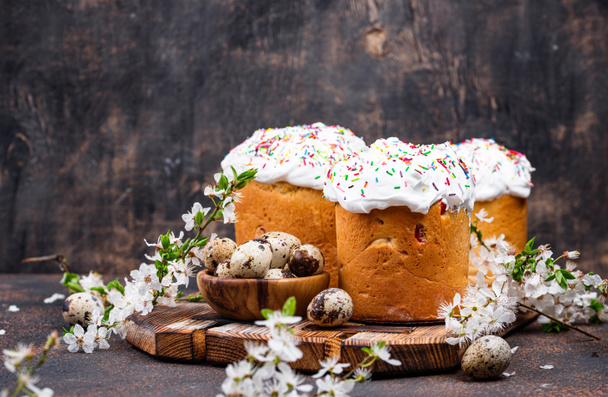 Tradiční velikonoční dort kulich s polevou - Fotografie, Obrázek