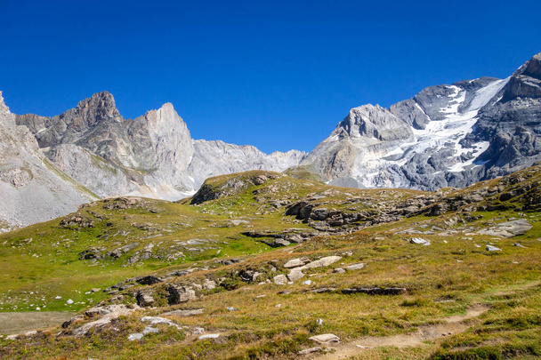 Grande Casse Alpine glacier landscape in Pralognan la Vanoise. French alps. - Foto, afbeelding