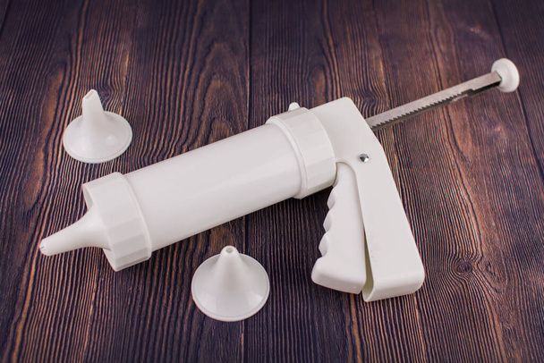 a pastry syringe with molds for cream and cookies - 写真・画像
