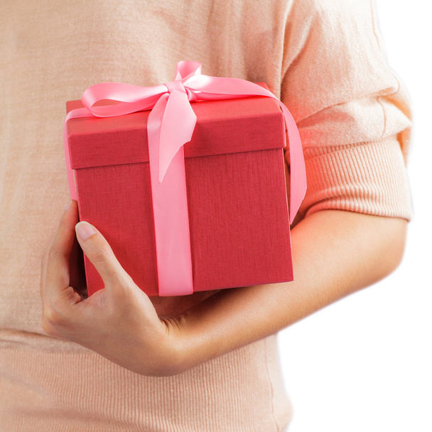 Femme tenant boîte cadeau
 - Photo, image