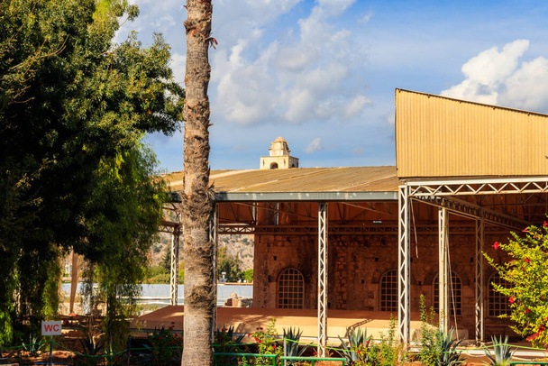 Przebudowa i renowacja fasady starożytnego kościoła bizantyjskiego św. Mikołaja Cudotwórcy Myry w Demre, prowincja Antalya, Turcja - Zdjęcie, obraz