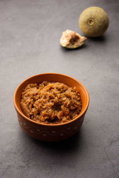 ウッドアップルまたはカヴァス・チャツニーは、インドの酸っぱくて甘いサイドディッシュレシピです。 - 写真・画像