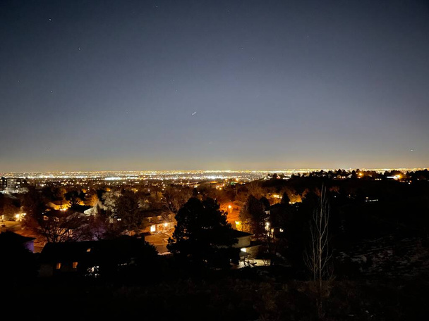 ночное небо Денвера, Колорадо, США - Фото, изображение