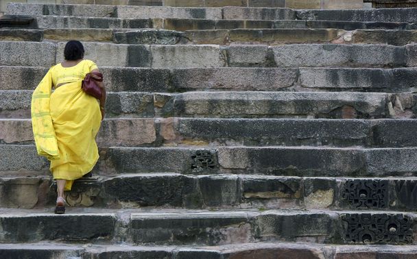 Женщины с типичной одеждой Индии
 - Фото, изображение
