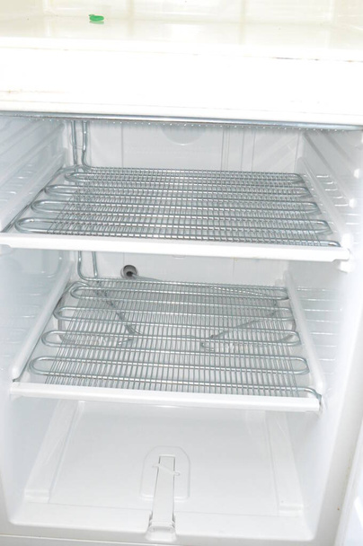 Wartung, Reparatur und das Auftauen von Kühlschränken - Foto, Bild