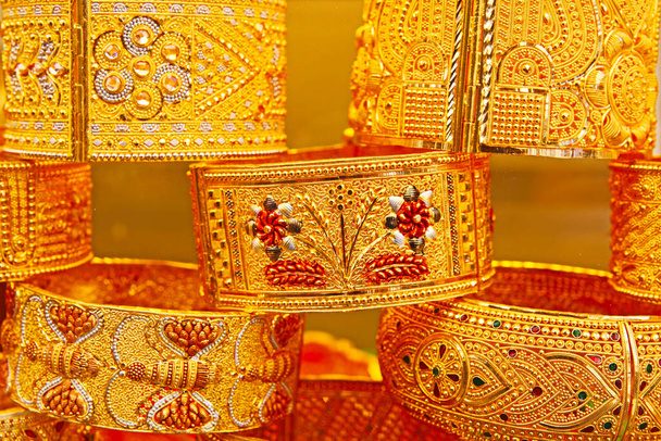 Турецька крамниця золотих ювелірних виробів. - Фото, зображення