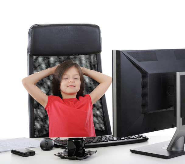 Girl in the office in front of computer - Foto, Imagen