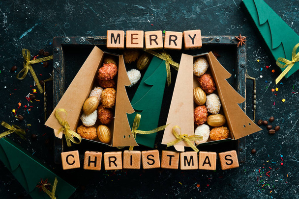 Merry Christmas. Sweets, gingerbread and candies. Banner. Top view. Sweet bar. - 写真・画像