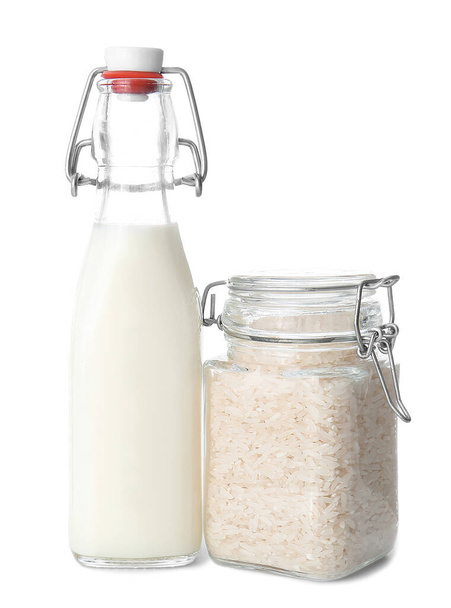 Bottiglia di latte di riso su fondo bianco - Foto, immagini