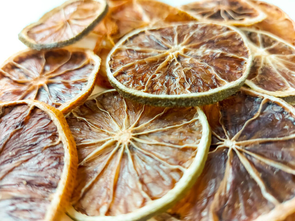  suché citron klíny na bílém pozadí - Fotografie, Obrázek