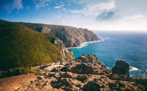 Cliffs and rocks of Cabo da Roca, beautiful bright ocean landscape. - Valokuva, kuva
