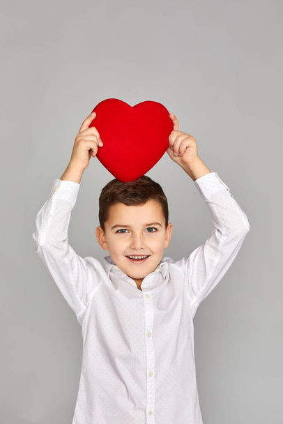 valentines day. cute little child boy holding red heart - Foto, Bild