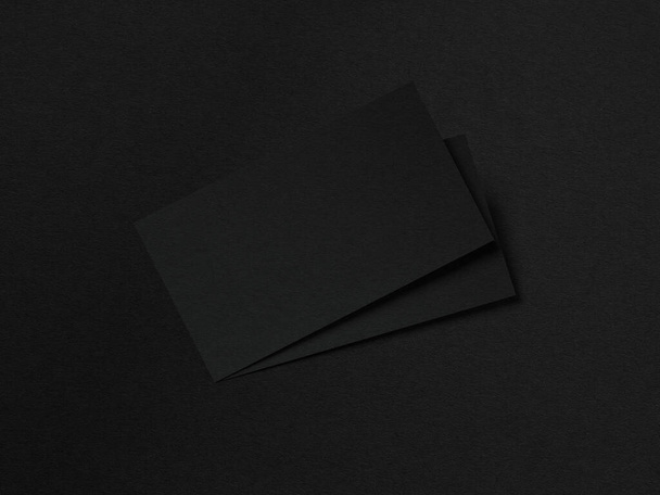 3D-Illustration. Schwarze Visitenkarte auf schwarzem Hintergrund. Konzept. - Foto, Bild