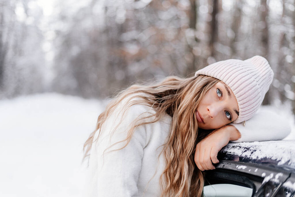 portrait d'une femme en hiver - Photo, image
