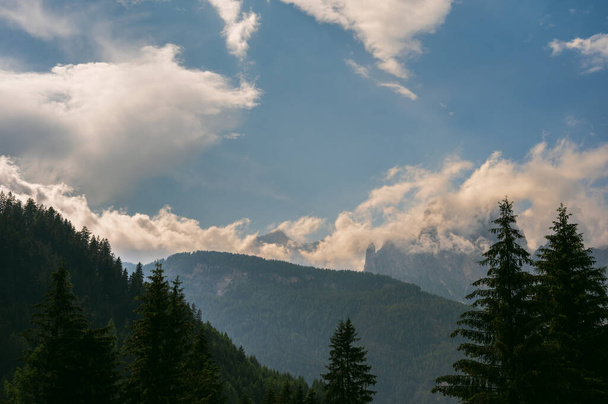 hermoso paisaje escénico de los Alpes, Passo San Pellegrino, norte de Italia - Foto, Imagen