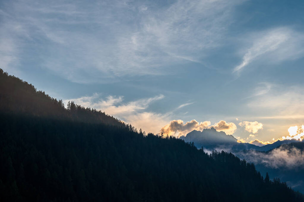 hermoso paisaje escénico de los Alpes, Passo San Pellegrino, norte de Italia - Foto, Imagen