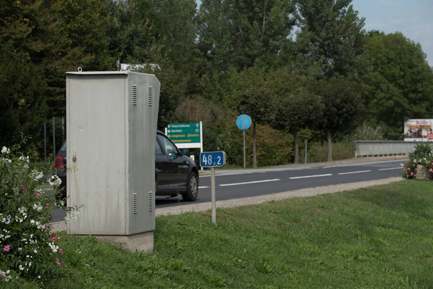 dopravní radar pro měření rychlosti v silničním a vozidlovém provozu - Fotografie, Obrázek