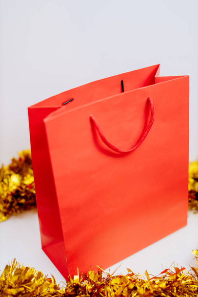 modèle blanc sac en papier rouge - Photo, image