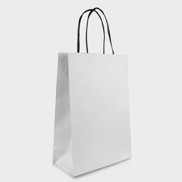Eco amichevole sacchetto di carta bianca isolato          - Foto, immagini