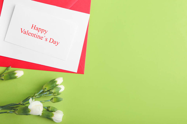Wenskaart voor Valentijnsdag viering op kleur achtergrond - Foto, afbeelding