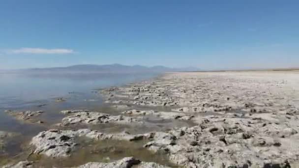 Vue aérienne de la plage de Bombay et du paysage de la mer de Salton en Californie du Sud - Séquence, vidéo