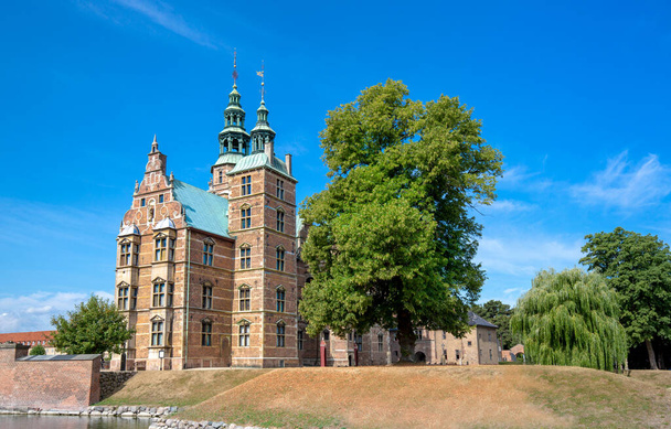 Διάσημο κάστρο Rosenborg, ένα από τα πιο δημοφιλή τουριστικά αξιοθέατα στην Κοπεγχάγη - Φωτογραφία, εικόνα