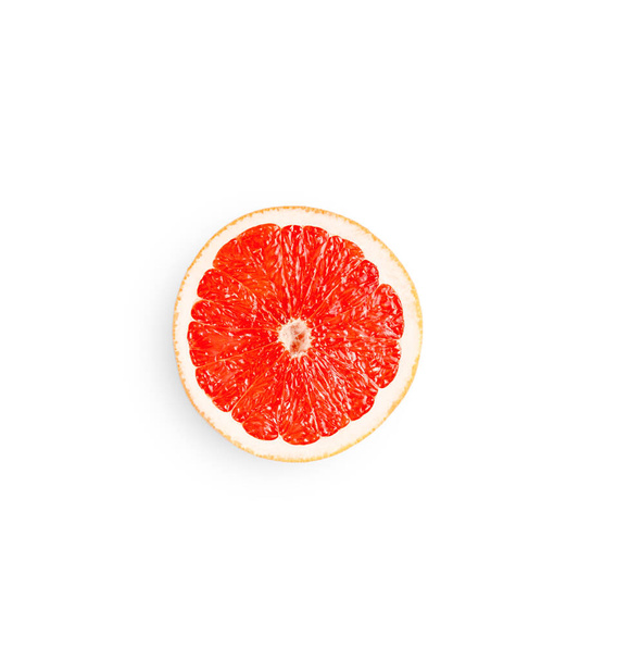 Grapefruit isoliert auf weißem Hintergrund. Scheibe Obst. Hochwertiges Foto - Foto, Bild