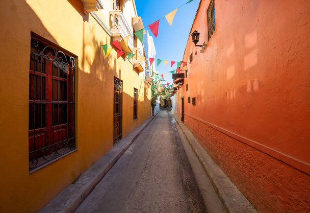 Kolombiya, Kartagena 'nın tarihi Getsemani bölgesinde renkli sokaklar, UNESCO' nun dünya mirası olan Ciudad Amurallada, - Fotoğraf, Görsel