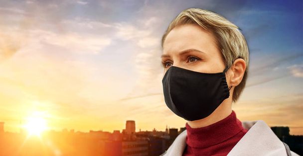 woman wearing protective reusable barrier mask - Foto, Bild