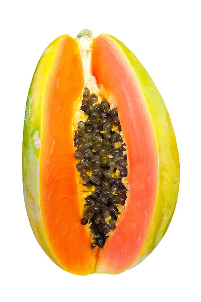 Cortar fruta de papaya con semillas aisladas sobre fondo blanco - Foto, imagen