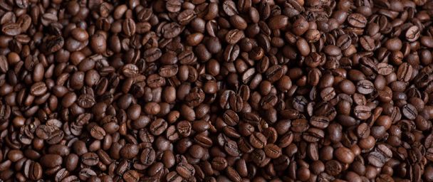 Fondo caffè culinario. chicchi di caffè a forma di cuore. Chicchi di caffè appena tostati - Foto, immagini