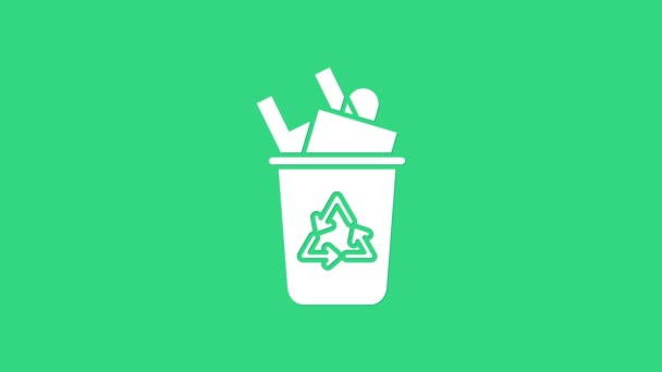 Λευκός κάδος ανακύκλωσης με το εικονίδιο του συμβόλου ανακύκλωσης που απομονώνεται σε πράσινο φόντο. Εικονίδιο δοχείου απορριμμάτων. Σήμα σκουπιδοτενεκέ. Ανακυκλώστε το καλάθι. 4K Γραφική κίνηση κίνησης βίντεο - Πλάνα, βίντεο