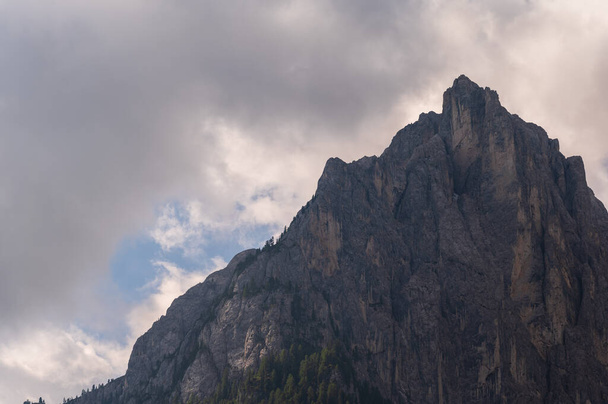 hermoso paisaje escénico de los Alpes, Passo San Pellegrino, norte de Italia - Foto, imagen