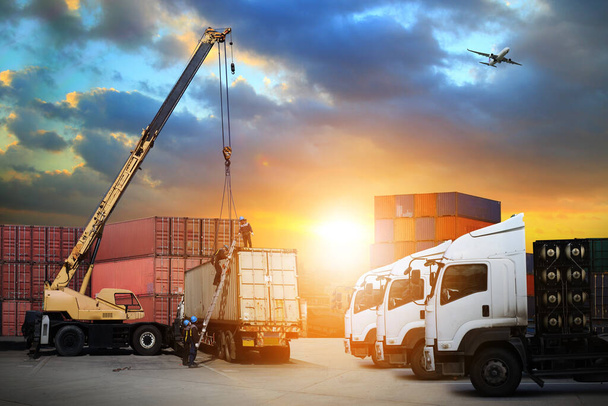 Transporte, importación-exportación, logística, gestión de empresas navieras  - Foto, imagen