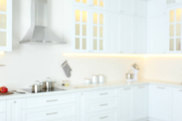 Blurred view of modern kitchen interior with white furniture - Foto, Imagem