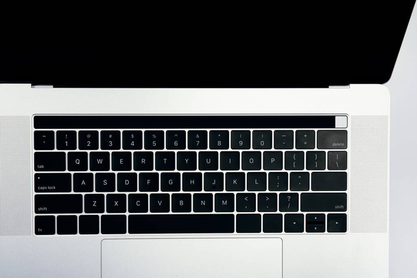 vista superior. teclado é um laptop moderno . - Foto, Imagem