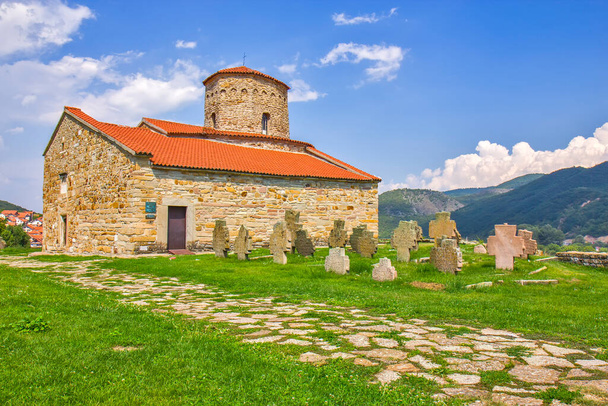 Εκκλησία των Αγίων Αποστόλων Πέτρου και Παύλου στο Νόβι Παζάρ της Σερβίας - Φωτογραφία, εικόνα