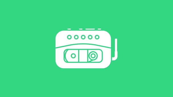 Fehér Zene lejátszó ikon elszigetelt zöld háttérrel. Hordozható zenélő eszköz. 4K Videó mozgás grafikus animáció - Felvétel, videó