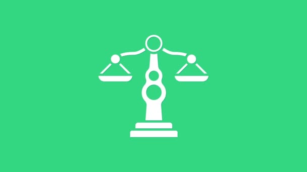 Witte schalen van justitie pictogram geïsoleerd op groene achtergrond. Het symbool van de rechtbank. Balans schaal teken. 4K Video motion grafische animatie - Video