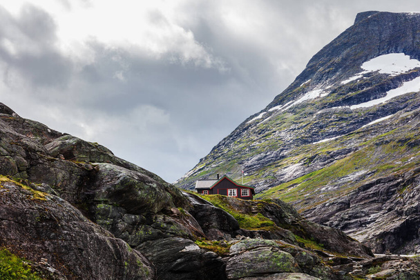 house in the mountains of norway - Φωτογραφία, εικόνα