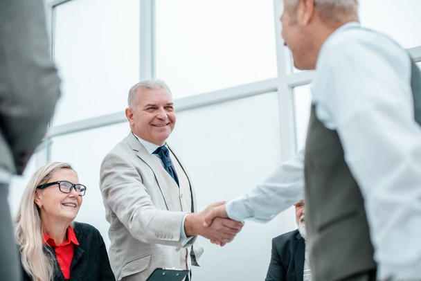 close up. business people shaking hands before negotiations - Φωτογραφία, εικόνα