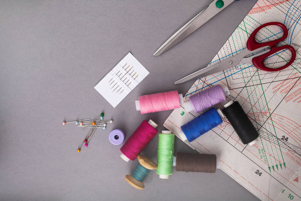 Copyspace frame with sewing tools - 写真・画像