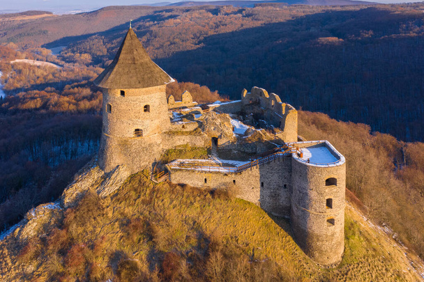 iatorsk Bukovinka, Slovakia - Aerial view of the famous Castle of Somosko, Slovakian name is omoka hrad, Hungarian name is Somoski vr, Hungarian name is Somoski vr. - Photo, Image