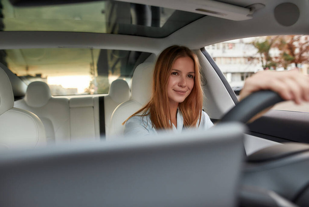 Portrait of happy young woman driving car - Foto, immagini