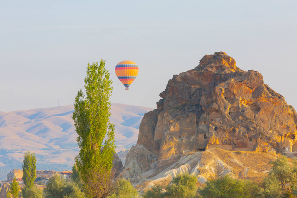 One of the most popular activities in Cappadocia is Cappadocia with hot air balloons. - Фото, изображение