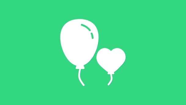 Белые воздушные шары в форме сердца с иконкой ленты изолированы на зеленом фоне. Видеографическая анимация 4K - Кадры, видео