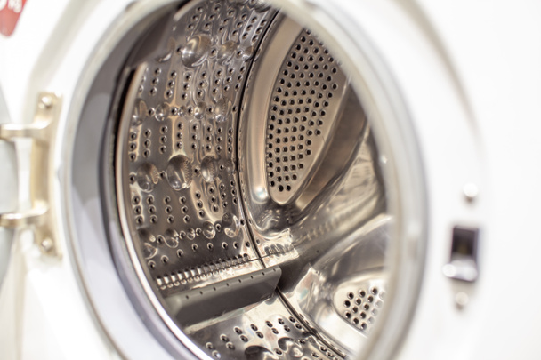 Çamaşır makinesi fıçısı kuru ve temiz yakın çekim. Kurutma makinesi davulun içinde.. - Fotoğraf, Görsel
