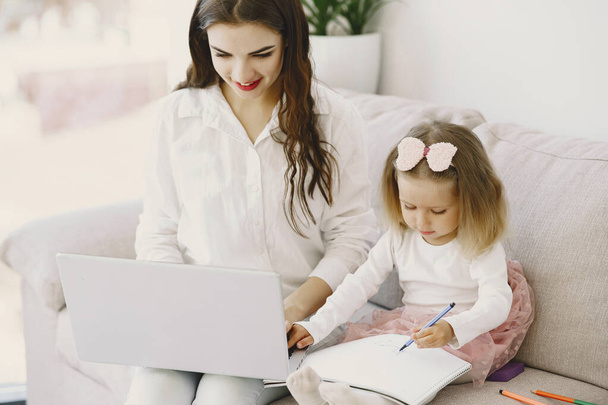 Woman with daughter using laptop computer - Zdjęcie, obraz
